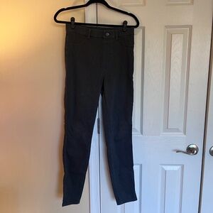 Uniqlo Gray Medium HeatTech Ultra Stretch Legging Pants Jeggings